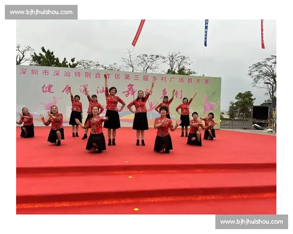 16人广场舞创意队形展示与团队协作魅力完美呈现