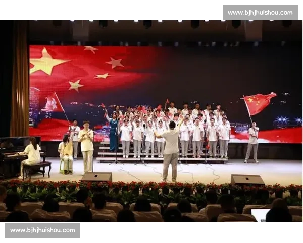 《歌声飞扬校园情，学校举行盛大歌咏比赛彰显青春风采》